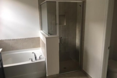 Casa en alquiler en Homestead, Florida, 3 dormitorios № 2024697 - foto 12