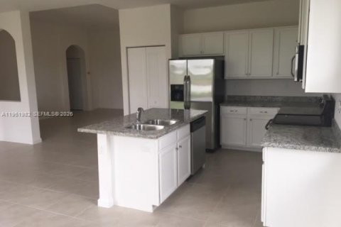 Casa en alquiler en Homestead, Florida, 3 dormitorios № 2024697 - foto 4