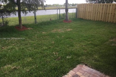 Casa en alquiler en Homestead, Florida, 3 dormitorios № 2024697 - foto 5