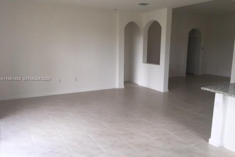 Casa en alquiler en Homestead, Florida, 3 dormitorios № 2024697 - foto 7