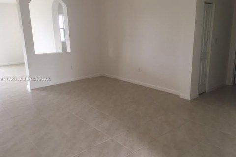 Casa en alquiler en Homestead, Florida, 3 dormitorios № 2024697 - foto 14