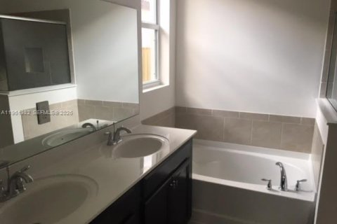 Casa en alquiler en Homestead, Florida, 3 dormitorios № 2024697 - foto 11