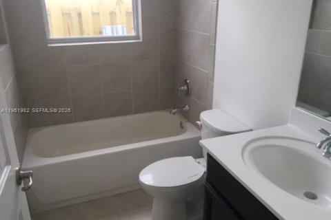 Casa en alquiler en Homestead, Florida, 3 dormitorios № 2024697 - foto 10