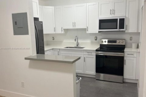 Apartamento en alquiler en Miami Beach, Florida, 2 dormitorios, 113.9 m2 № 1946146 - foto 11