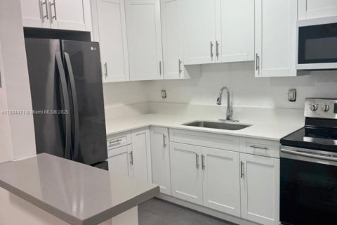 Apartamento en alquiler en Miami Beach, Florida, 2 dormitorios, 113.9 m2 № 1946146 - foto 12