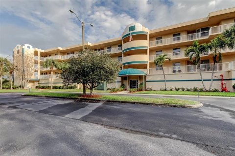 Condo à Seminole, Floride, 3 chambres  № 2099432