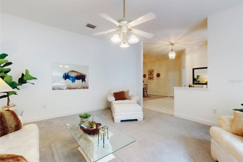 House in Palm Bay, Florida 4 bedrooms, 279.08 sq.m. № 1808380 - photo 6