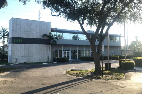 Propiedad comercial en alquiler en Dania Beach, Florida № 585622 - foto 1