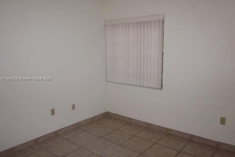 Condominio en alquiler en Miami, Florida, 3 dormitorios, 115.2 m2 № 1834433 - foto 12