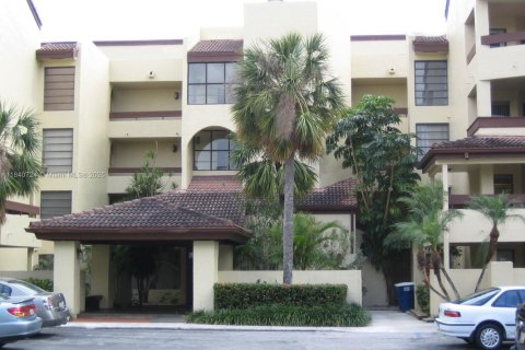 Condominio en alquiler en Miami, Florida, 3 dormitorios, 115.2 m2 № 1834433 - foto 1