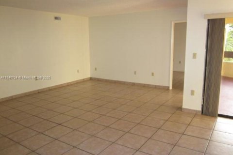 Condominio en alquiler en Miami, Florida, 3 dormitorios, 115.2 m2 № 1834433 - foto 11