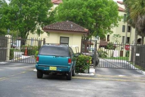 Condominio en alquiler en Miami, Florida, 3 dormitorios, 115.2 m2 № 1834433 - foto 17