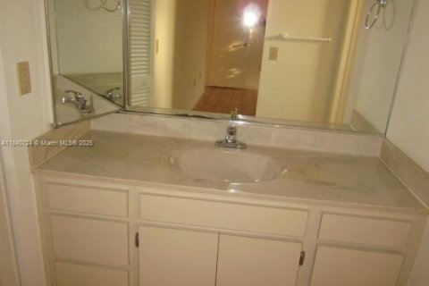 Condominio en alquiler en Miami, Florida, 3 dormitorios, 115.2 m2 № 1834433 - foto 19