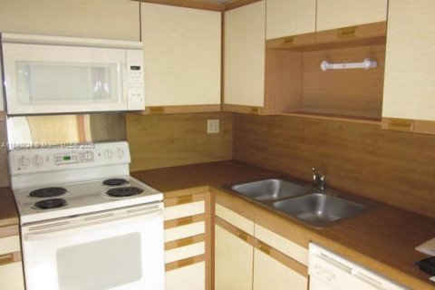 Condominio en alquiler en Miami, Florida, 3 dormitorios, 115.2 m2 № 1834433 - foto 6