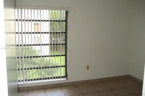 Condominio en alquiler en Miami, Florida, 3 dormitorios, 115.2 m2 № 1834433 - foto 26