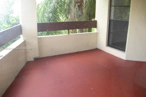 Condominio en alquiler en Miami, Florida, 3 dormitorios, 115.2 m2 № 1834433 - foto 3