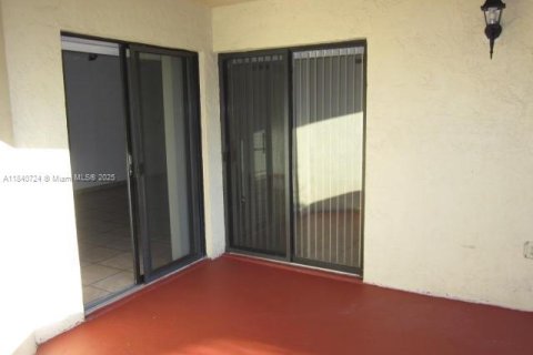 Condominio en alquiler en Miami, Florida, 3 dormitorios, 115.2 m2 № 1834433 - foto 23