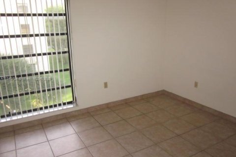 Condominio en alquiler en Miami, Florida, 3 dormitorios, 115.2 m2 № 1834433 - foto 14