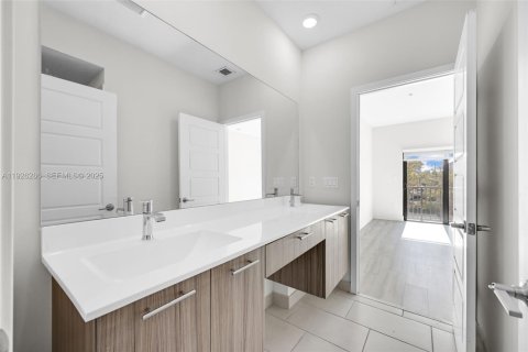 Купить кондоминиум в Дорал, Флорида 4 спальни, 139.91м2, № 1984499 - фото 25