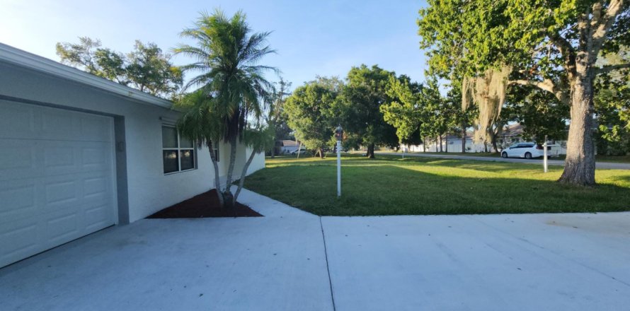 Casa en Fort Pierce, Florida 3 dormitorios, 166.67 m2 № 1221420