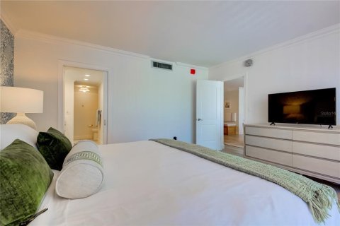 Condo in Sarasota, Florida, 2 bedrooms  № 251642 - photo 23