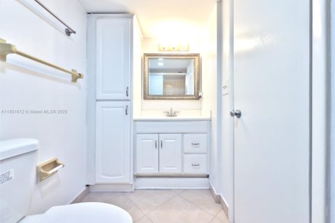 Condo in Miami, Florida, 1 bedroom № 1875537 - photo 13