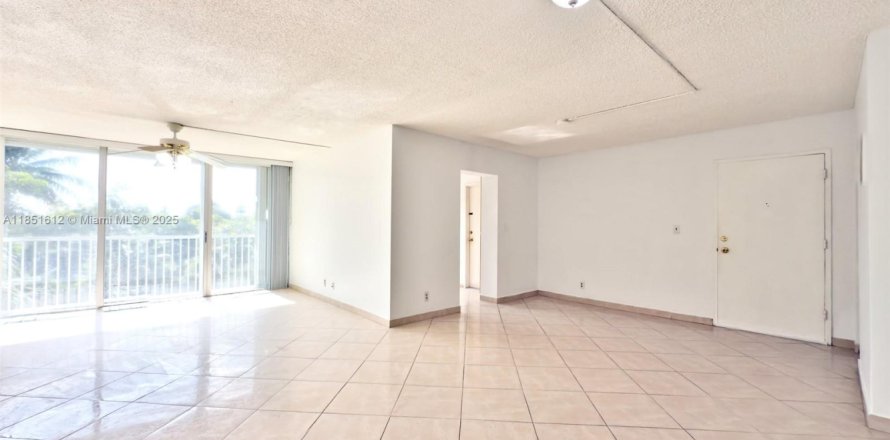 Condominio en Miami, Florida, 1 dormitorio № 1875537
