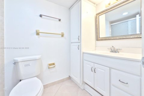 Condo in Miami, Florida, 1 bedroom № 1875537 - photo 11