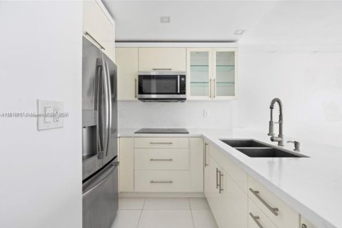 Condominio en venta en Miami, Florida, 2 dormitorios, 71.26 m2 № 1776180 - foto 1