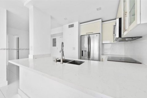 Condominio en venta en Miami, Florida, 2 dormitorios, 71.26 m2 № 1776180 - foto 3