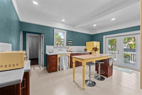 House in Saint Petersburg, Florida 3 bedrooms, 118.36 sq.m. № 1900901 - photo 21