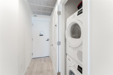 Condo in Miami Beach, Florida, 1 bedroom  № 2247094 - photo 29