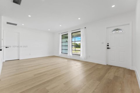 Villa ou maison à louer à Sunrise, Floride: 3 chambres, 128.48 m2 № 1990729 - photo 2