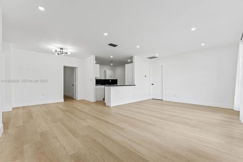 Villa ou maison à louer à Sunrise, Floride: 3 chambres, 128.48 m2 № 1990729 - photo 1