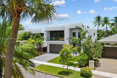 Casa en venta en Fort Lauderdale, Florida, 4 dormitorios, 353.12 m2 № 1926356 - foto 2