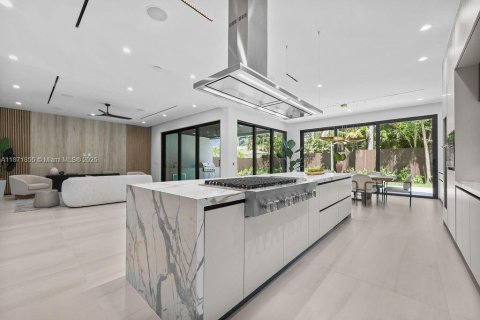 Casa en venta en Fort Lauderdale, Florida, 4 dormitorios, 353.12 m2 № 1926356 - foto 28