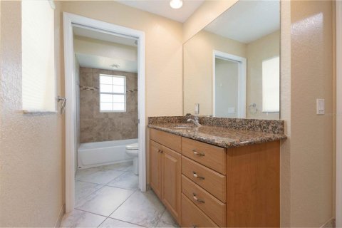 Casa en venta en Oxford, Florida, 4 dormitorios, 277.87 m2 № 1873158 - foto 24