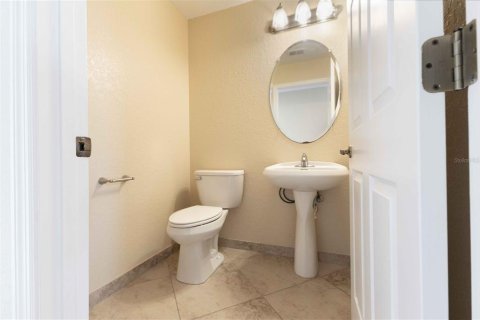 Casa en venta en Oxford, Florida, 4 dormitorios, 277.87 m2 № 1873158 - foto 12