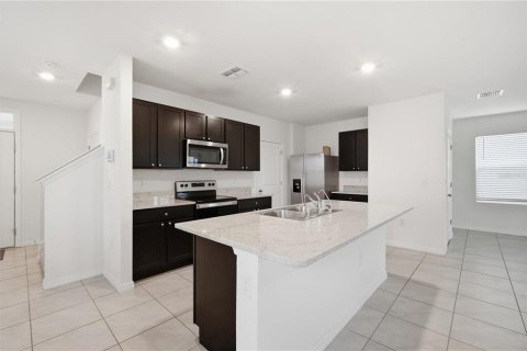 House in Wesley Chapel, Florida 4 bedrooms, 209.96 sq.m. № 2209942 - photo 6