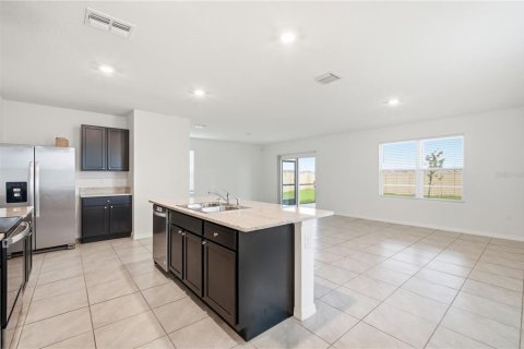 House in Wesley Chapel, Florida 4 bedrooms, 209.96 sq.m. № 2209942 - photo 5