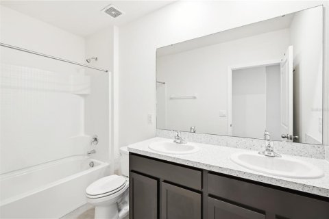 House in Wesley Chapel, Florida 4 bedrooms, 209.96 sq.m. № 2209942 - photo 17