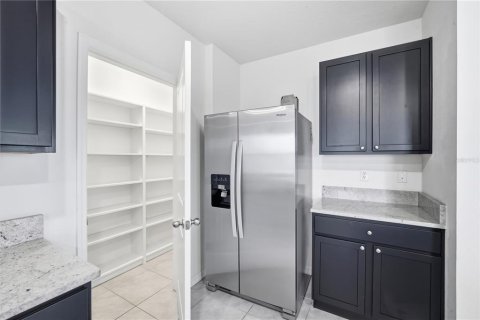 House in Wesley Chapel, Florida 4 bedrooms, 209.96 sq.m. № 2209942 - photo 8