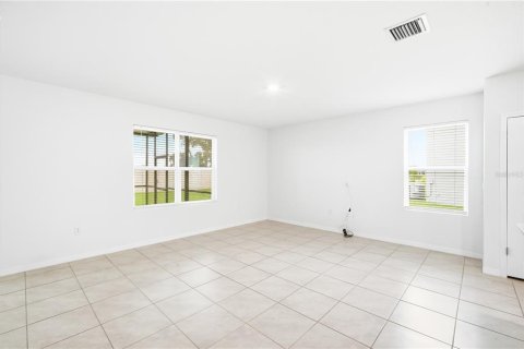 House in Wesley Chapel, Florida 4 bedrooms, 209.96 sq.m. № 2209942 - photo 9