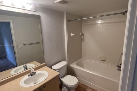 Copropriété à louer à Hollywood, Floride: 2 chambres, 106.56 m2 № 1978109 - photo 11