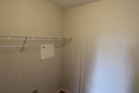 Copropriété à louer à Hollywood, Floride: 2 chambres, 106.56 m2 № 1978109 - photo 9