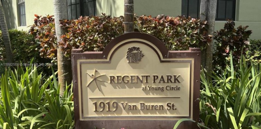 Condo à Hollywood, Floride, 2 chambres  № 1978109