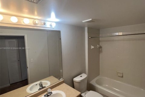 Copropriété à louer à Hollywood, Floride: 2 chambres, 106.56 m2 № 1978109 - photo 7