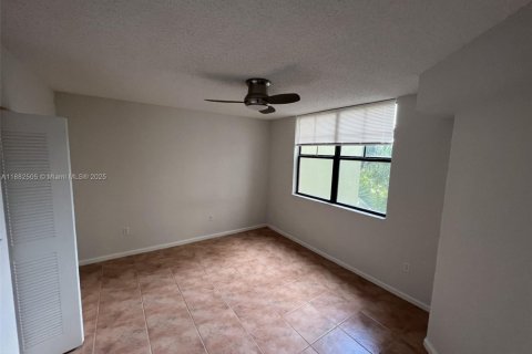 Copropriété à louer à Hollywood, Floride: 2 chambres, 106.56 m2 № 1978109 - photo 8