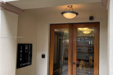 Copropriété à louer à Hollywood, Floride: 2 chambres, 106.56 m2 № 1978109 - photo 16