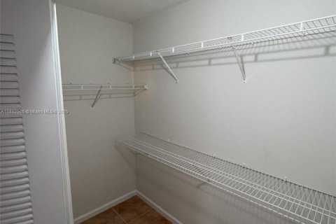 Copropriété à louer à Hollywood, Floride: 2 chambres, 106.56 m2 № 1978109 - photo 14